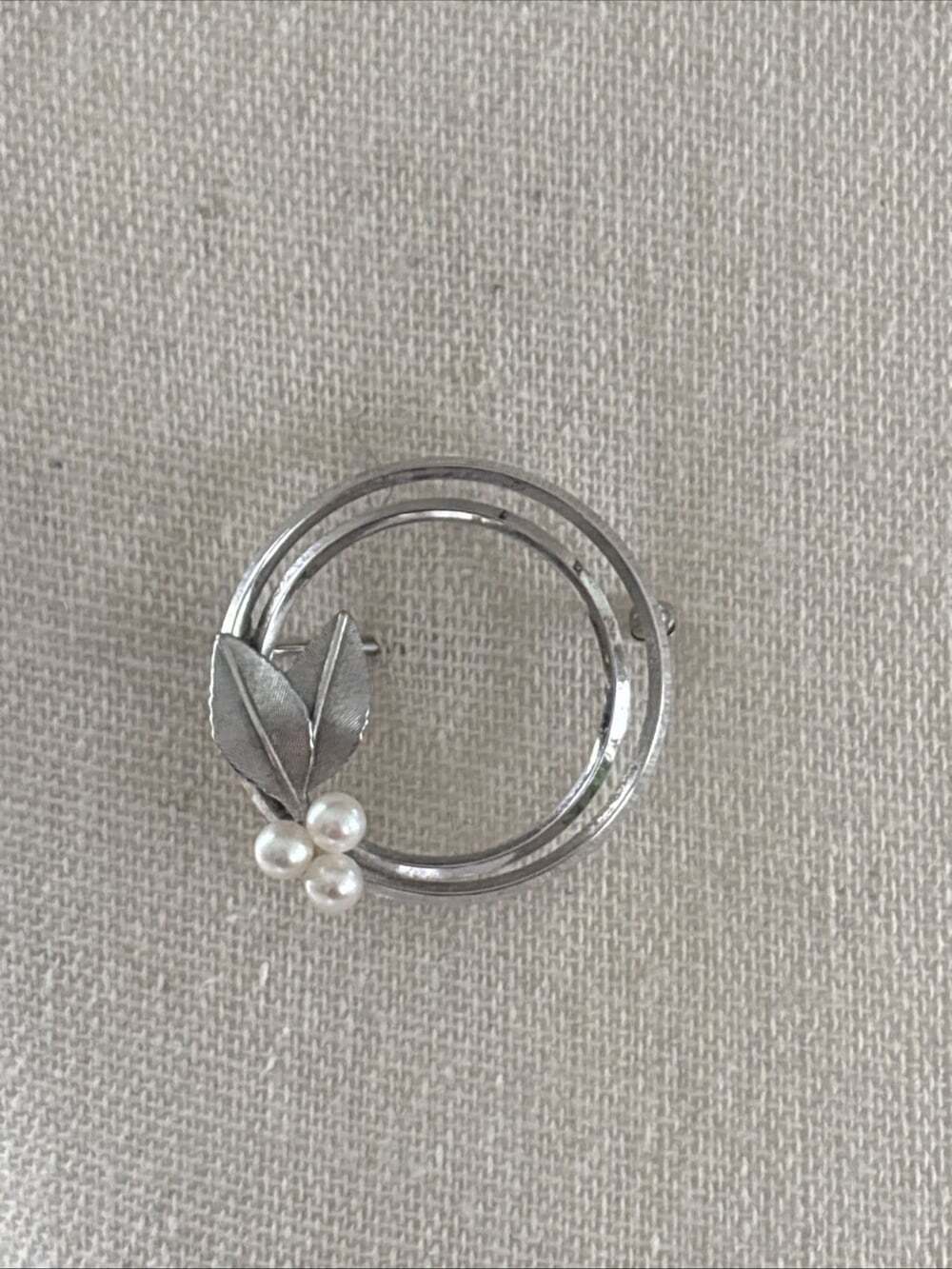 Vintage Krementz Pearl Leaf Circle Brooch Pin Silver Tone 3 Pearls 4mm